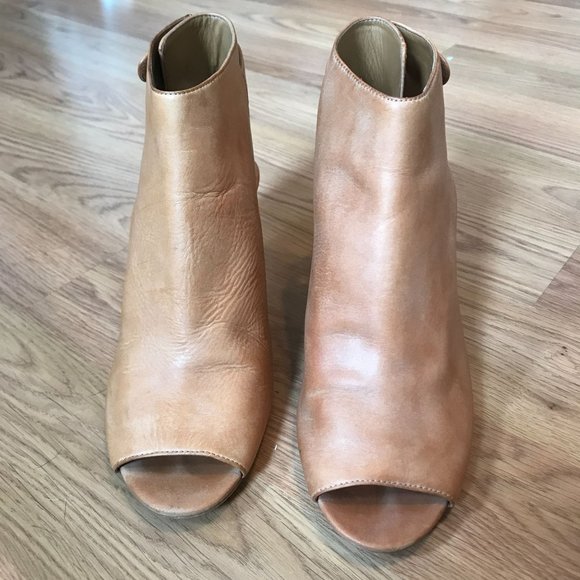 Coach Tan Leather Heels - Picture 5 of 10